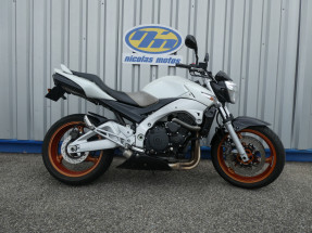 SUZUKI GSR 600